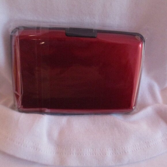 RFID Blocking Card Holder Cranberry Snap Closure - Picture 2 of 3